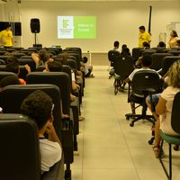Reitoria recebe estudantes de escola estadual